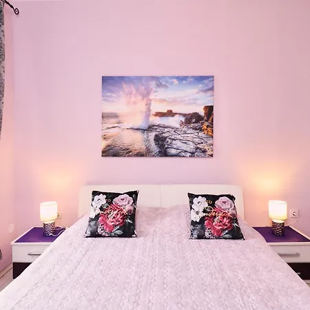 Διαμέρισμα 365, Steps From The Sea & Center, Free Street Parking