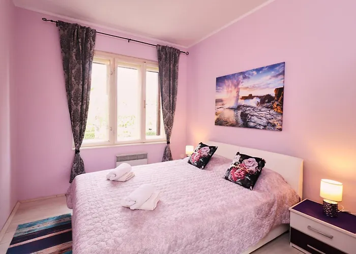 Διαμέρισμα 365, Steps From The Sea & Center, Free Street Parking *