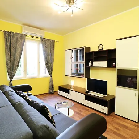 365, Steps From The Sea & Center, Free Street Parking Apartmán Opatija
